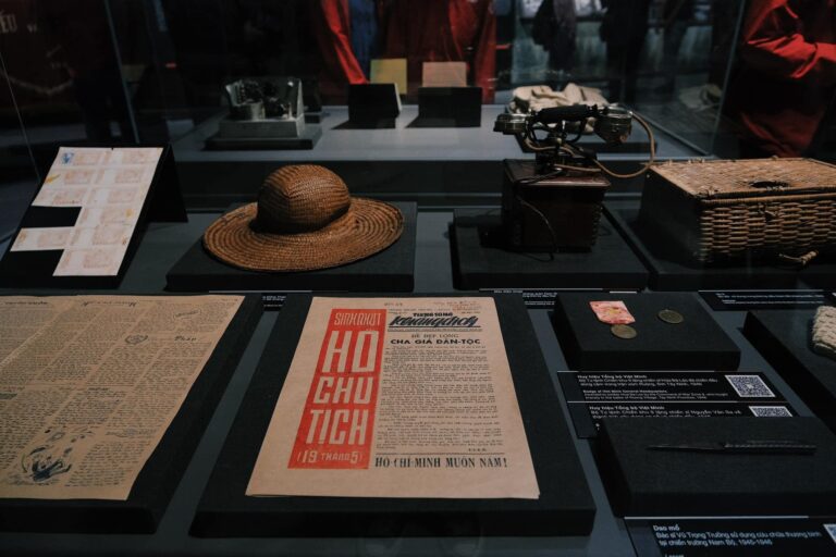 Các hiện vật được lưu giữ tại Bảo tàng Lịch sử Quân sự Việt Nam